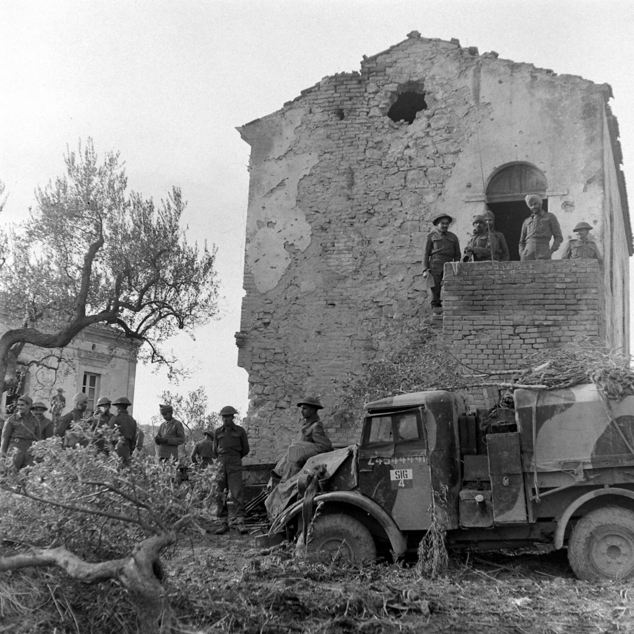 8th Indian army Division regiment in Forli (492K)