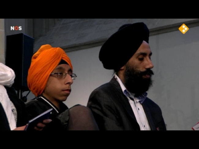 (2) Manjot Singh and Gursev Singh in the Nieuwe Kerk Ceremony. (103K)