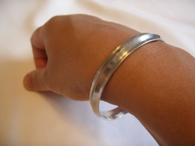 Kara_worn_on_right_arm (17K)