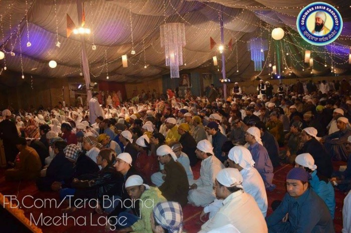 Sangat at the Gurdwara Sahib (111K)