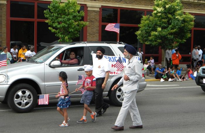 2015 Parade - Avtar Singh w others (79K)