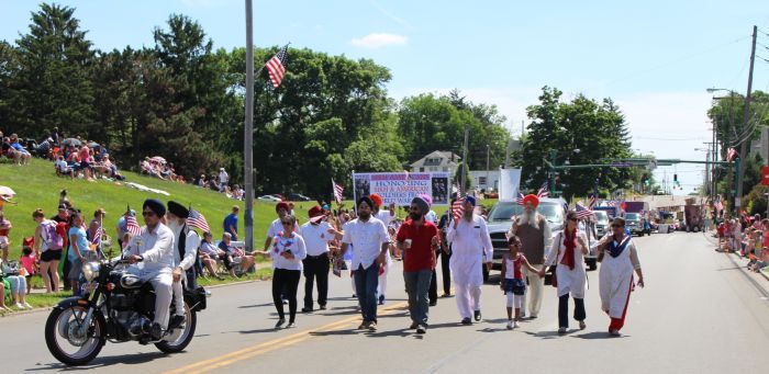 2016 Parade - Sikhs Walking Street (75K)