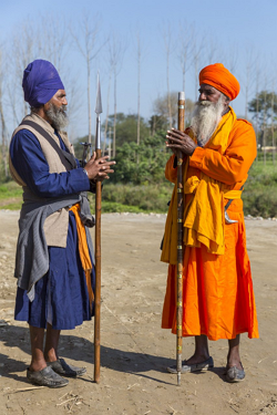 Nihang-Jatthedars-greeting-each-other 250.png