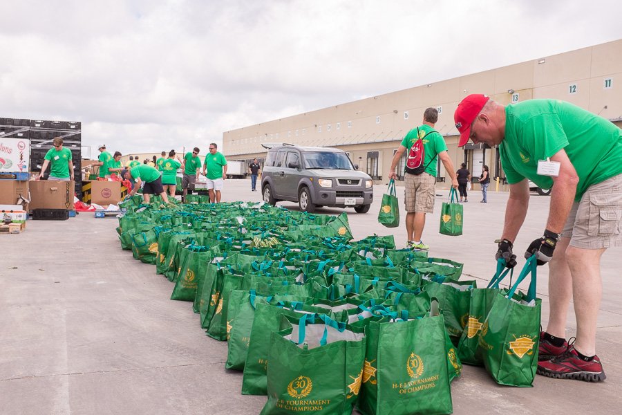 scottball_h-e-b_volunteerfoodbanksaisd-23 (238K)