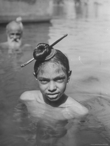 6margaret-bourke-white-sikh-boy-with-dagger-in-his-hair (70K)