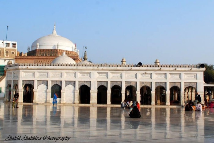 Darbar of HazratBabaFaridJi (72K)