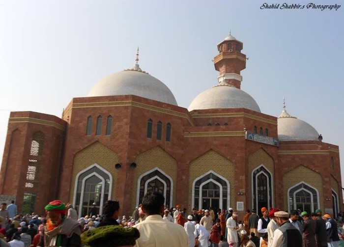 Entrance to the Darbar (73K)