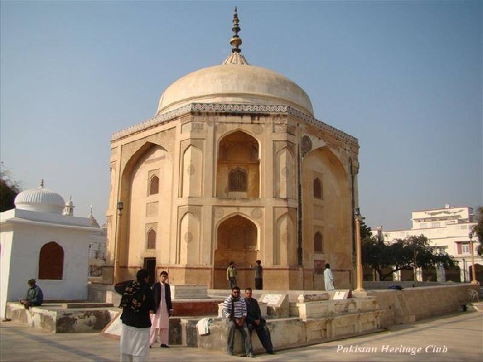 Daud Kirmani Tomb (193K)