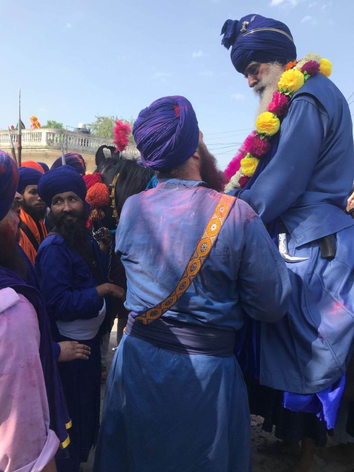 Gurprakash speaking with Baba Nihal Singh (82K)